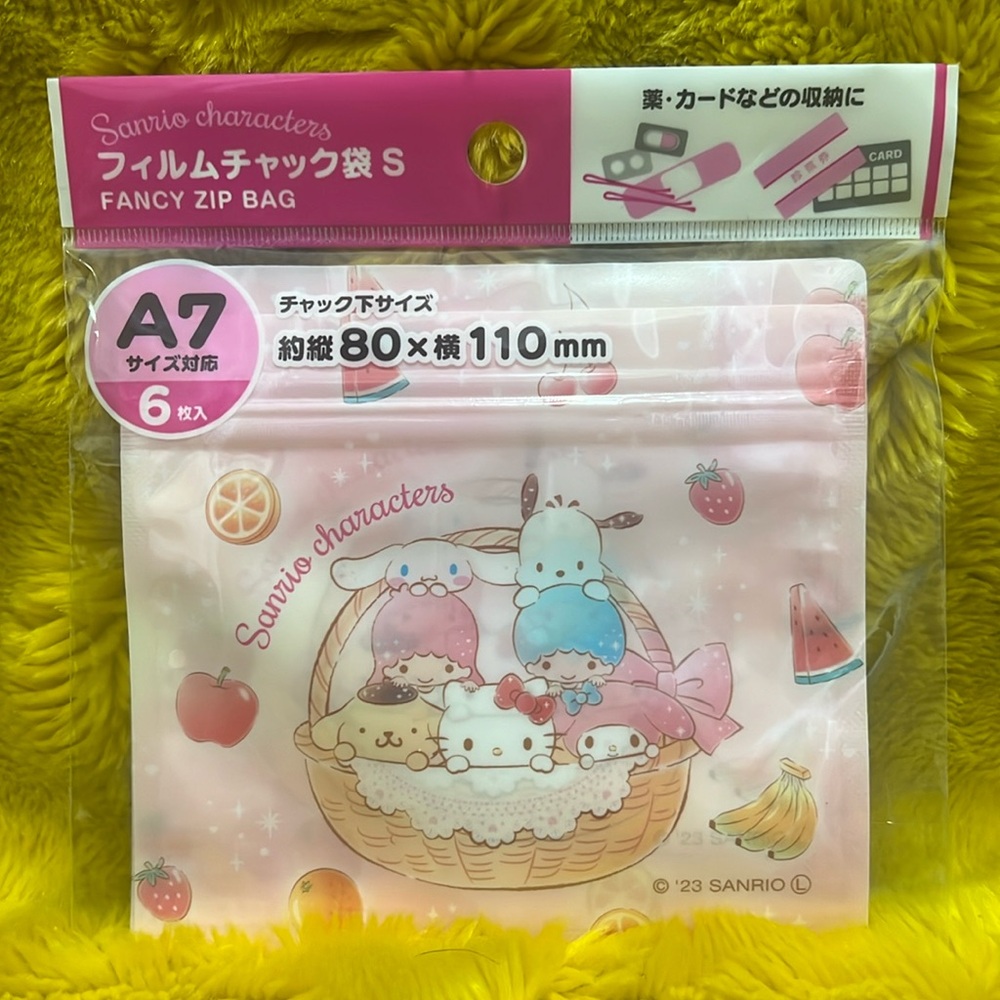 Hello Kitty 🎀 by Sanrio 🍎🍓🍌🍉